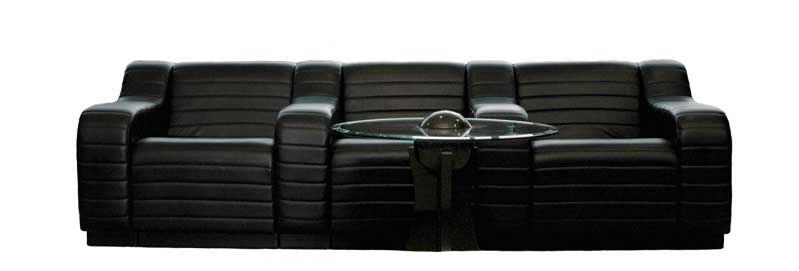 Sofa im Wartebereich